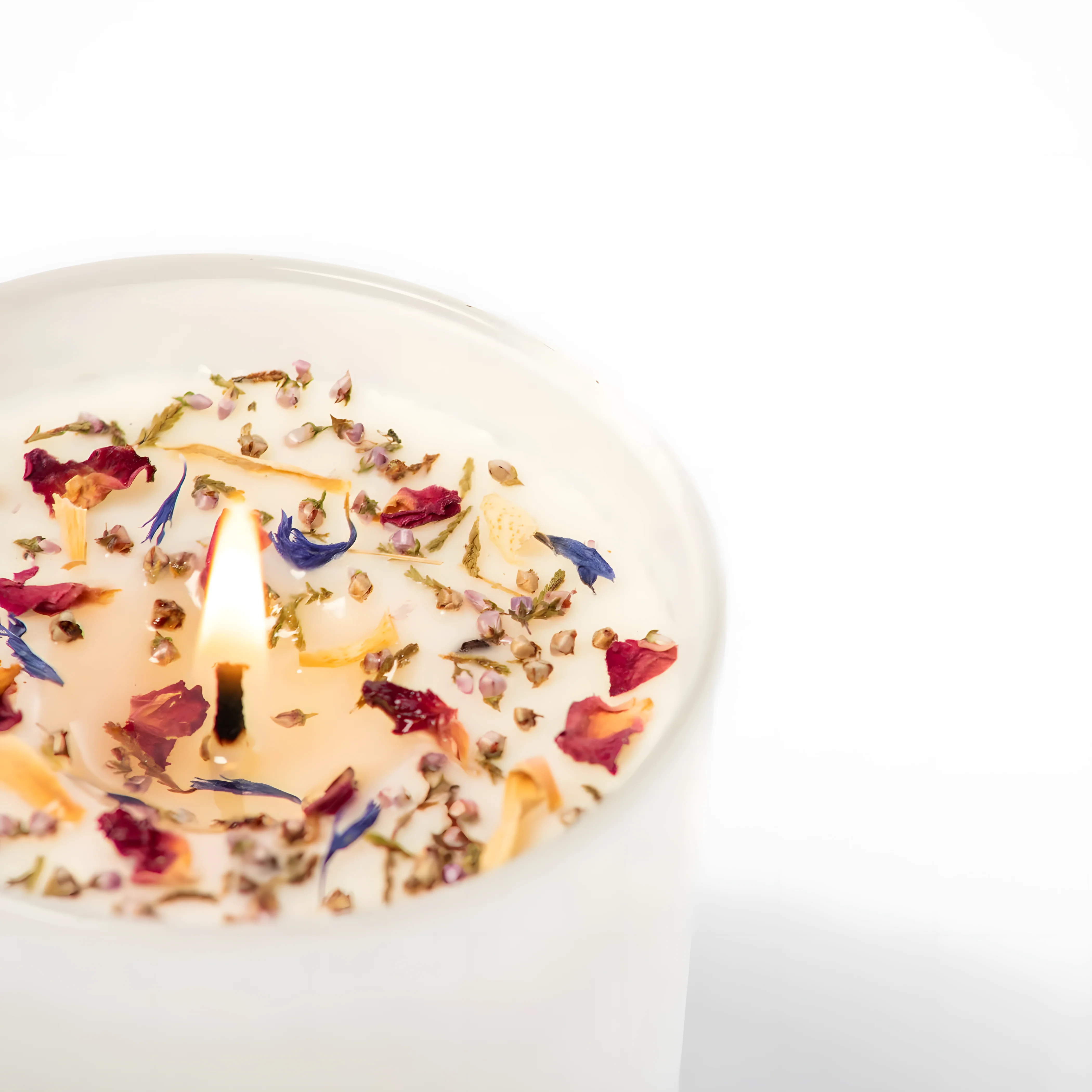 Eid Gift Candle by Barakah Home® - Vanilla, Orchid & Plum - 220g - Image 2